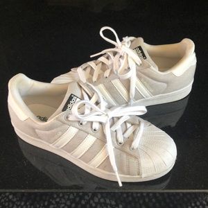 Adidas women’s super cute shoes!!